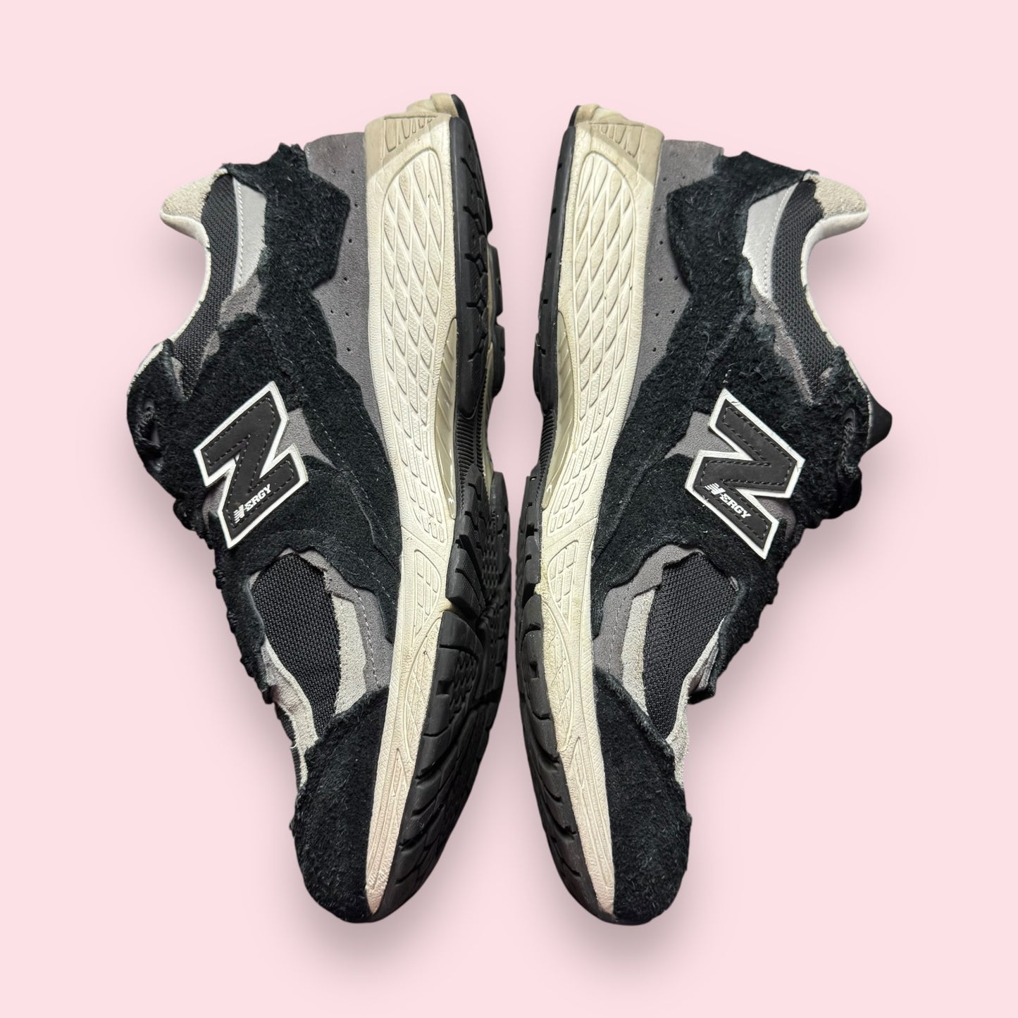 New Balance 2002R Protection Pack Black - 45.5