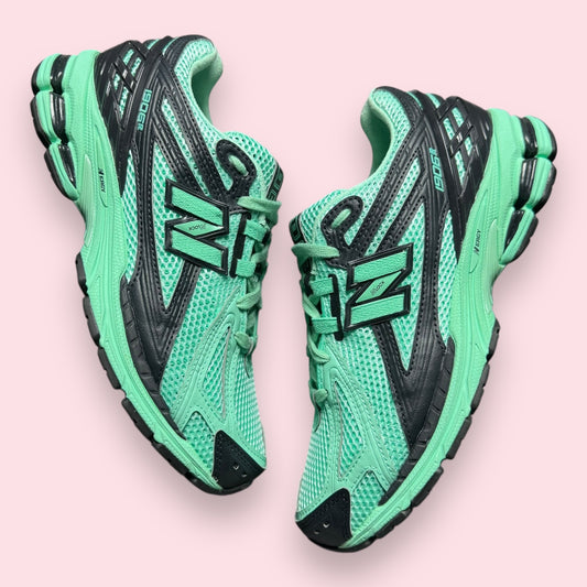 New Balance 1906R Green Black Size? - 43