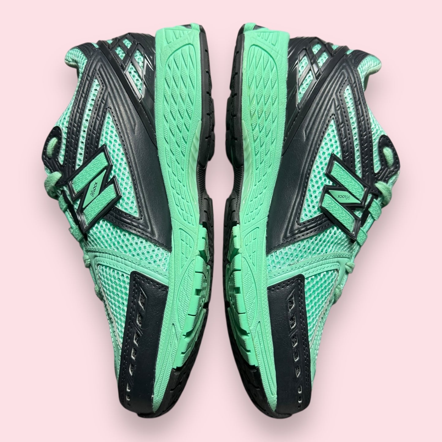 New Balance 1906R Green Black Size? - 43