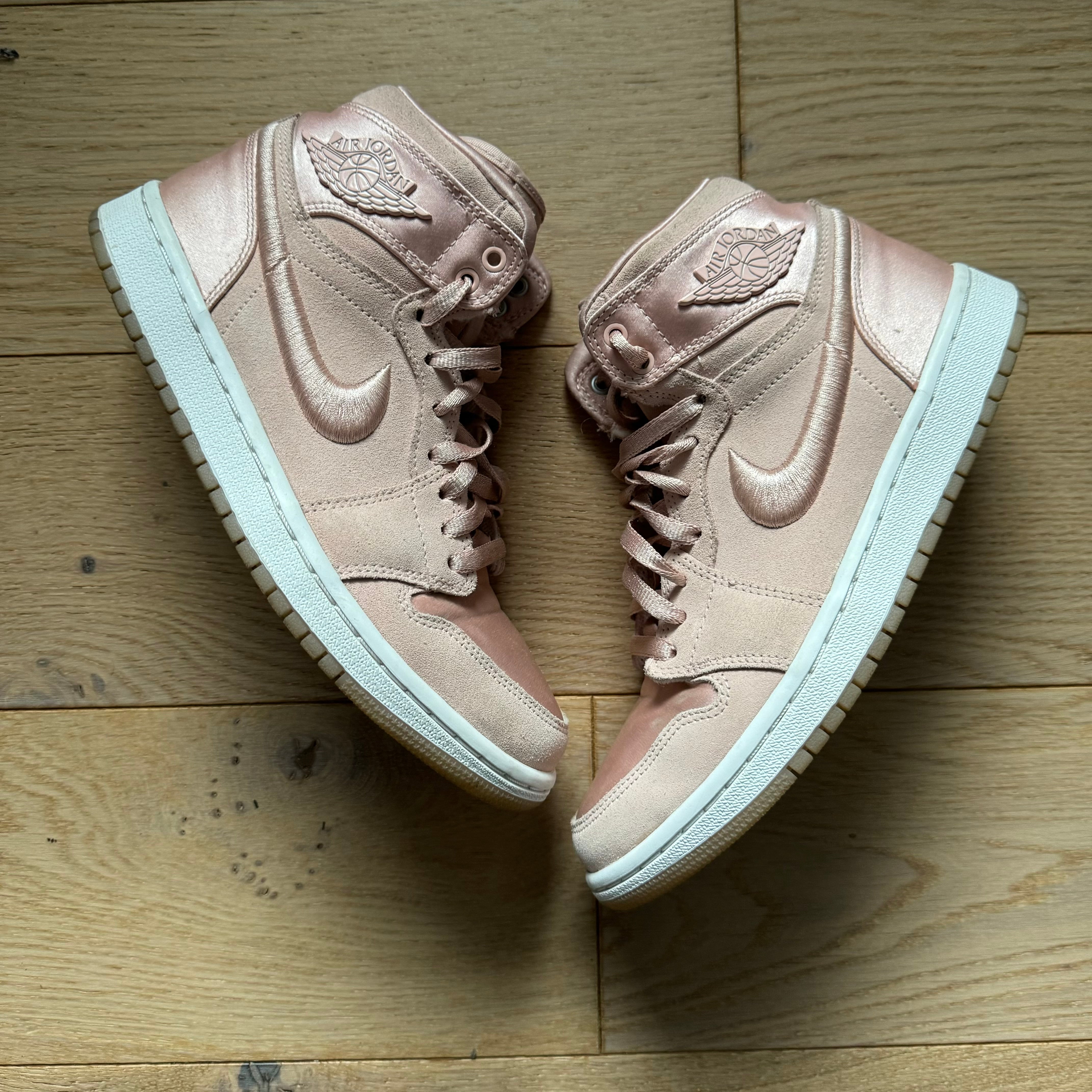 Jordan 1 retro high best sale season of her sunset tint