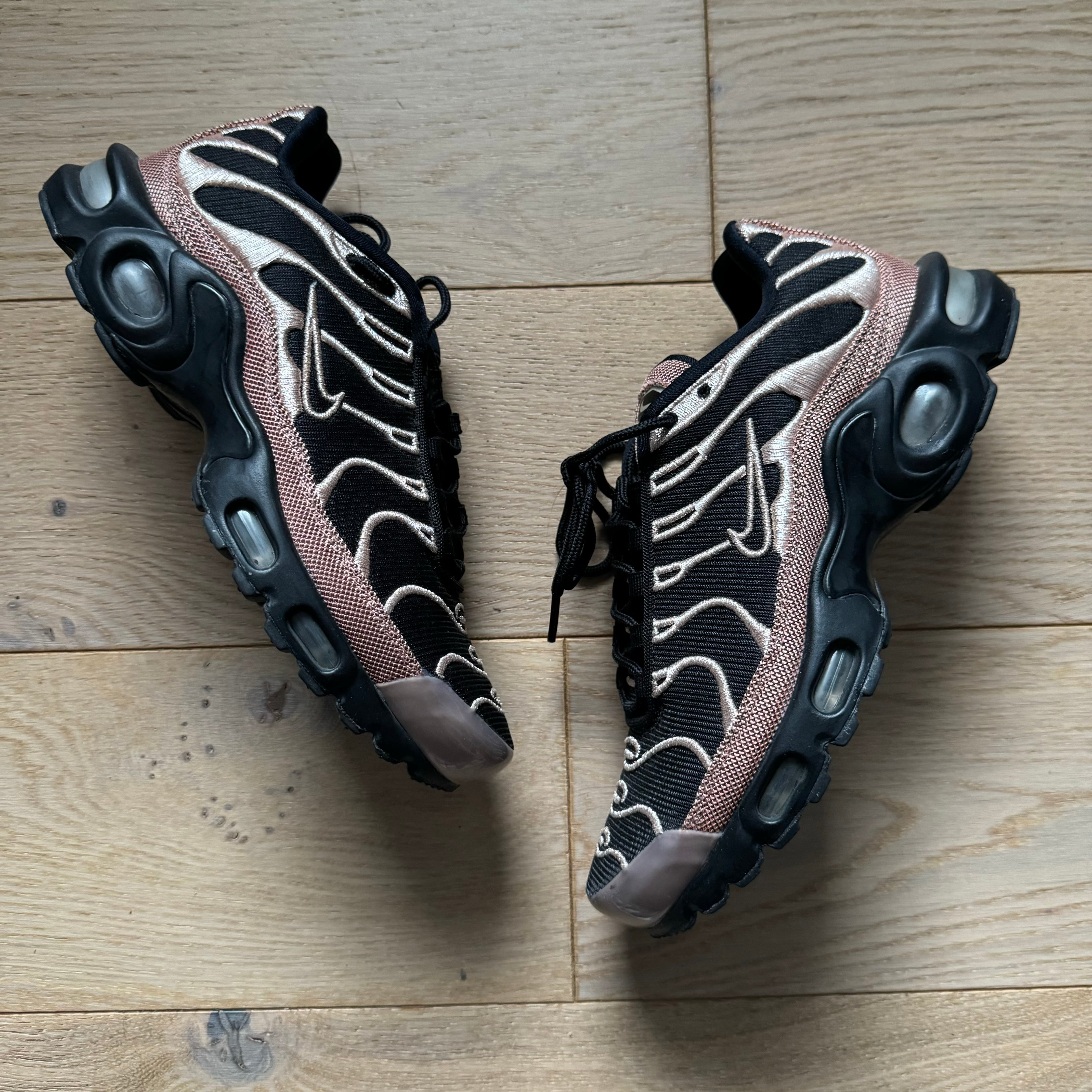 Nike air max plus black and store rose gold