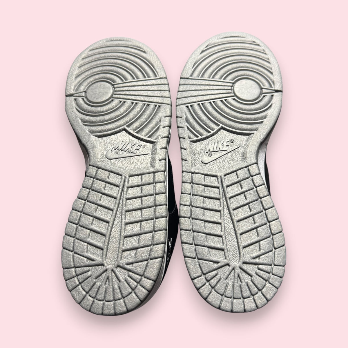 Dunk Low SB Supreme Silver - 44