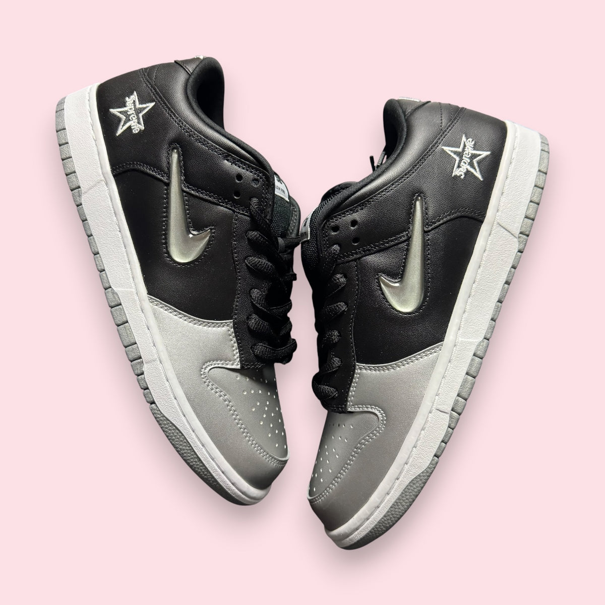 Dunk Low SB Supreme Silver - 44